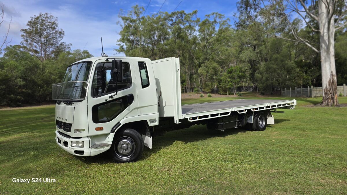 2012 Fuso Steel Tray Truck, FULLY REFURBISHED THROUGHOUT ! image 3