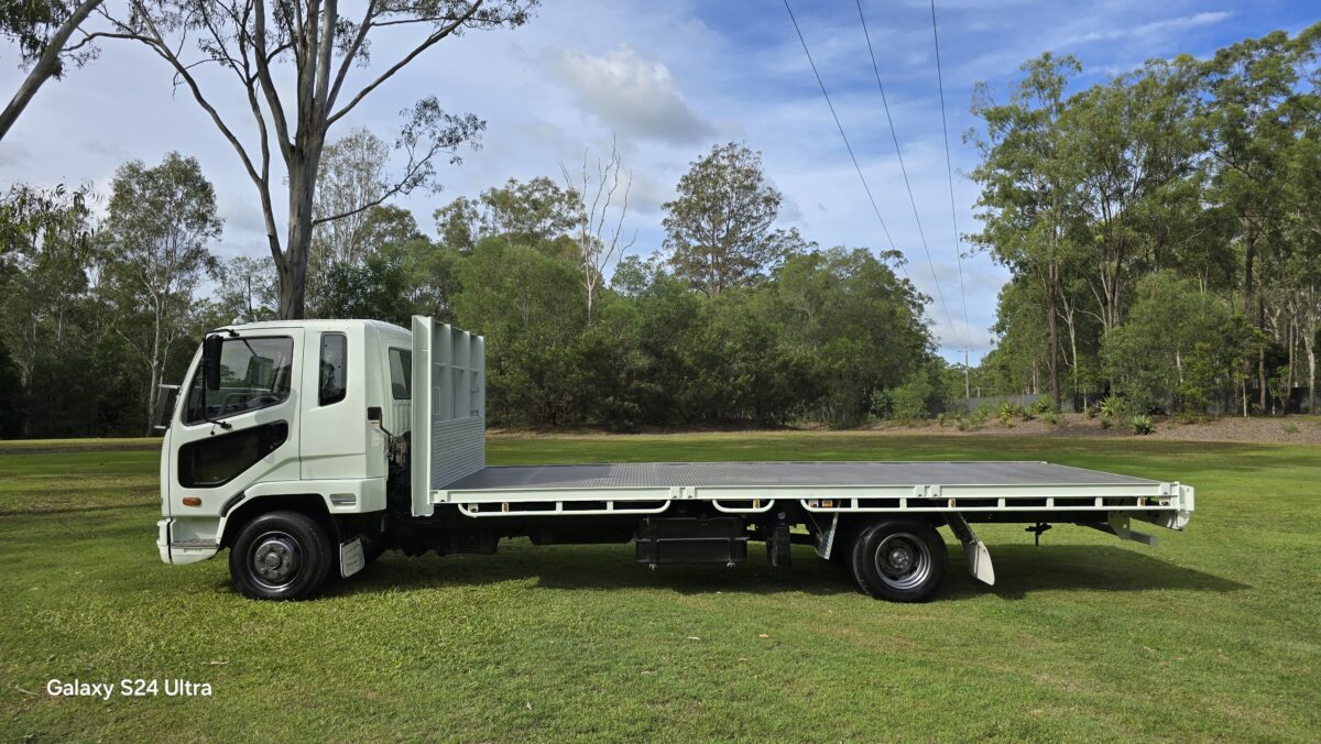 2012 Fuso Steel Tray Truck, FULLY REFURBISHED THROUGHOUT ! image 4