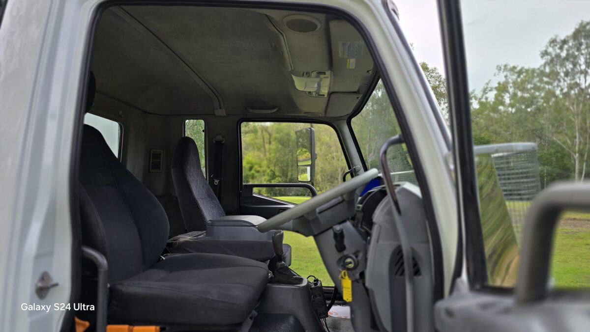 2012 Fuso Steel Tray Truck, FULLY REFURBISHED THROUGHOUT ! image 10