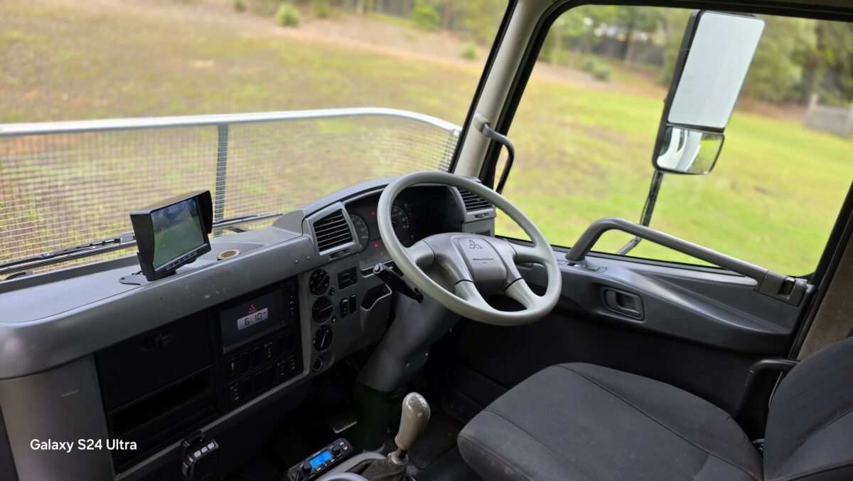 2012 Fuso Steel Tray Truck, FULLY REFURBISHED THROUGHOUT ! image 9