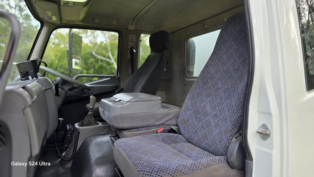2012 Fuso Steel Tray Truck, FULLY REFURBISHED THROUGHOUT ! image 11