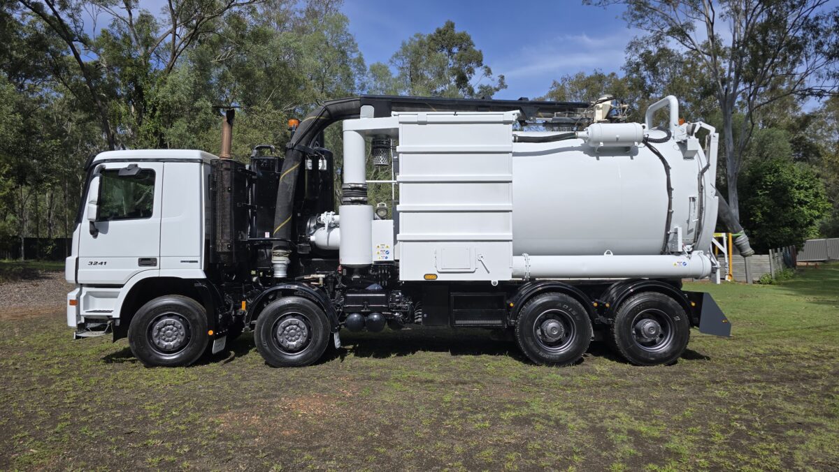 2014 NDD Combo Vac Truck 8×4 with 12,000 Litre Tank, Fully Refurbished Throughout image 25