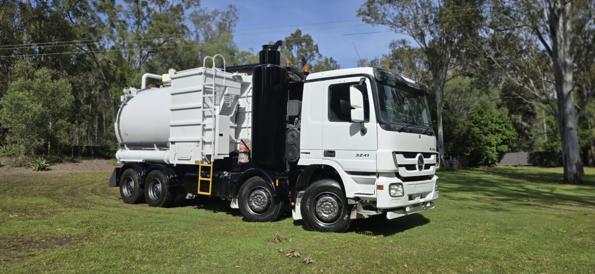 2014 NDD Combo Vac Truck 8×4 with 12,000 Litre Tank, Fully Refurbished Throughout image 2