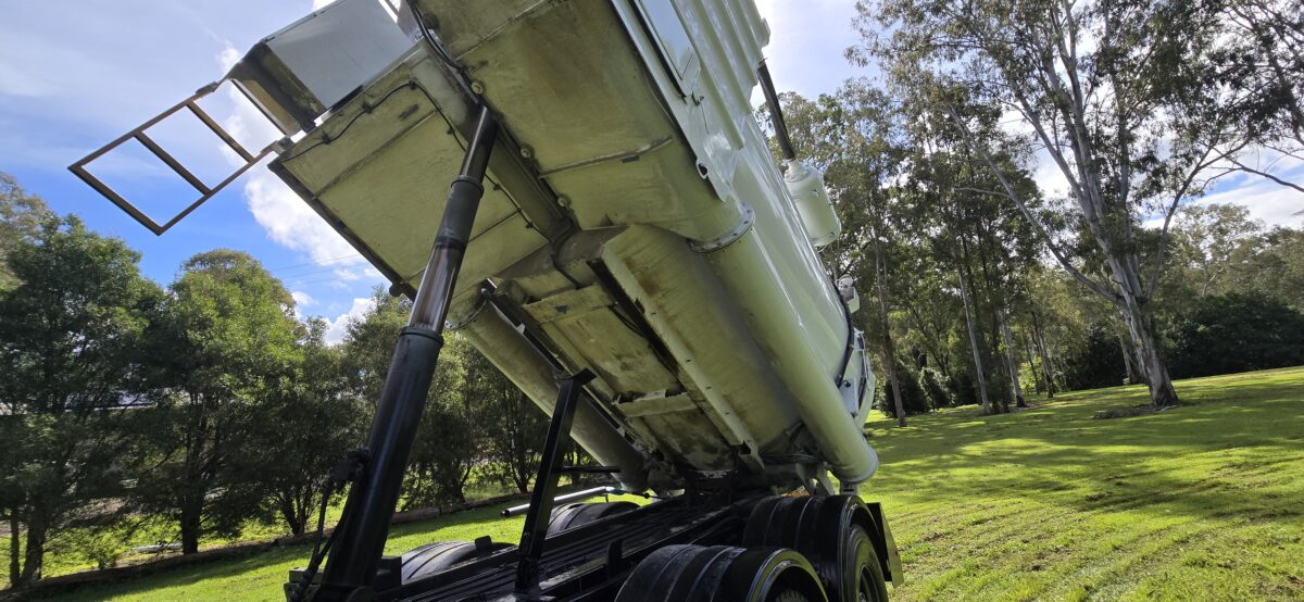 2014 NDD Combo Vac Truck 8×4 with 12,000 Litre Tank, Fully Refurbished Throughout image 18
