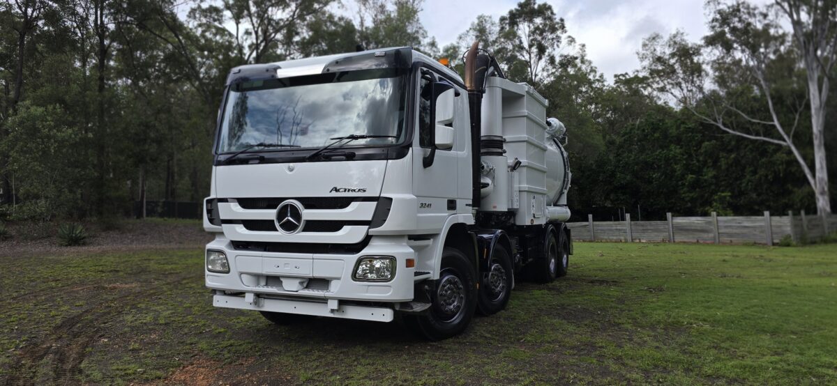 2014 NDD Combo Vac Truck 8×4 with 12,000 Litre Tank, Fully Refurbished Throughout image 5