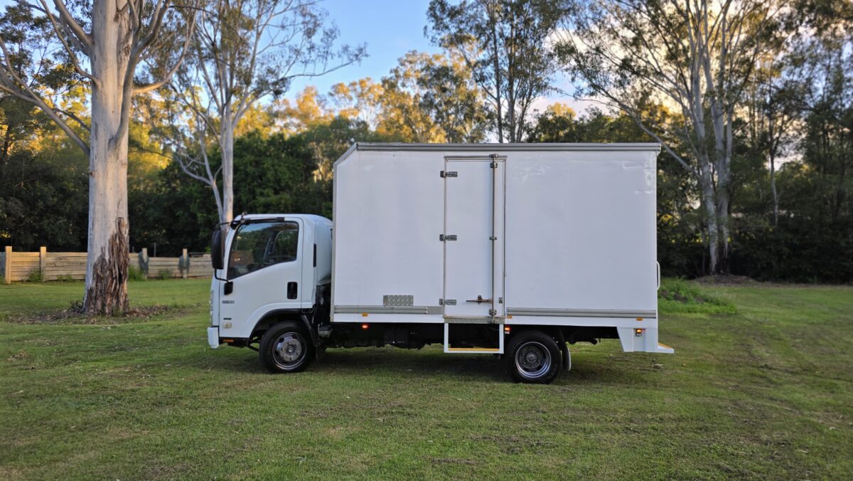 2010 Isuzu Pan AUTO One Fleet Owner image 19