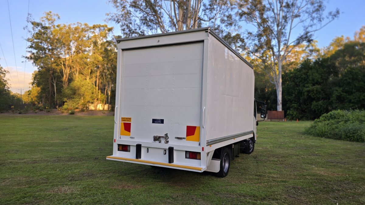 2010 Isuzu Pan AUTO One Fleet Owner image 3