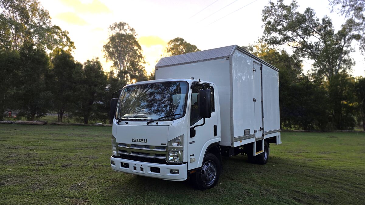 2010 Isuzu Pan AUTO One Fleet Owner image 2