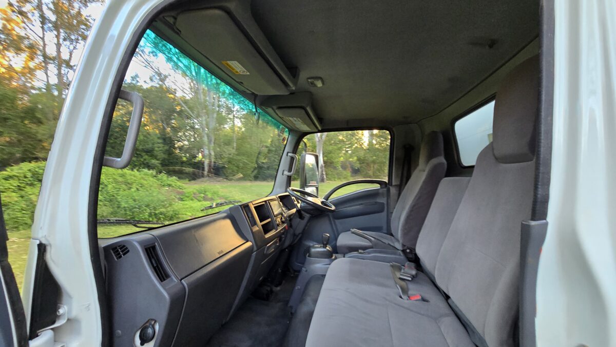 2010 Isuzu Pan AUTO One Fleet Owner image 13