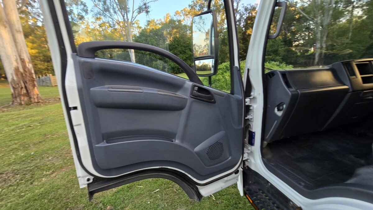 2010 Isuzu Pan AUTO One Fleet Owner image 14