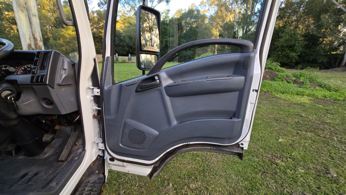 2010 Isuzu Pan AUTO One Fleet Owner image 15