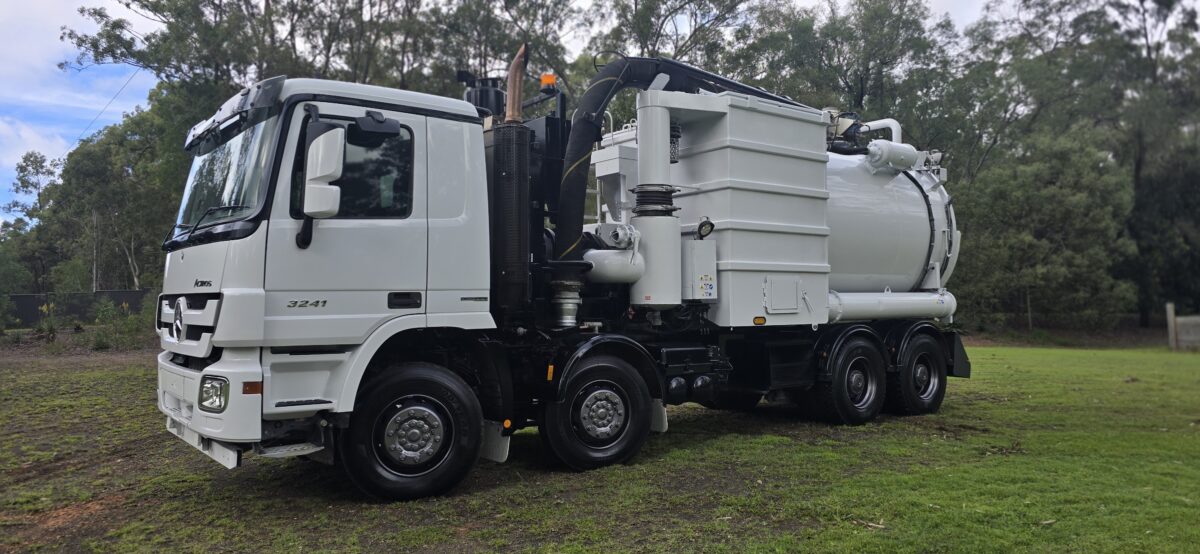 2014 NDD Combo Vac Truck 8×4 with 12,000 Litre Tank, Fully Refurbished Throughout image 3
