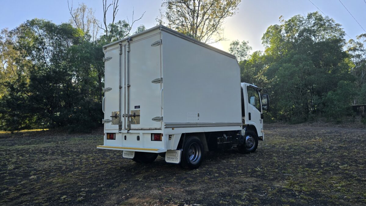 2010 Car Licence Pantech NNR200 One Major Fleet Owner from new, fully refurbished throughout ! image 5