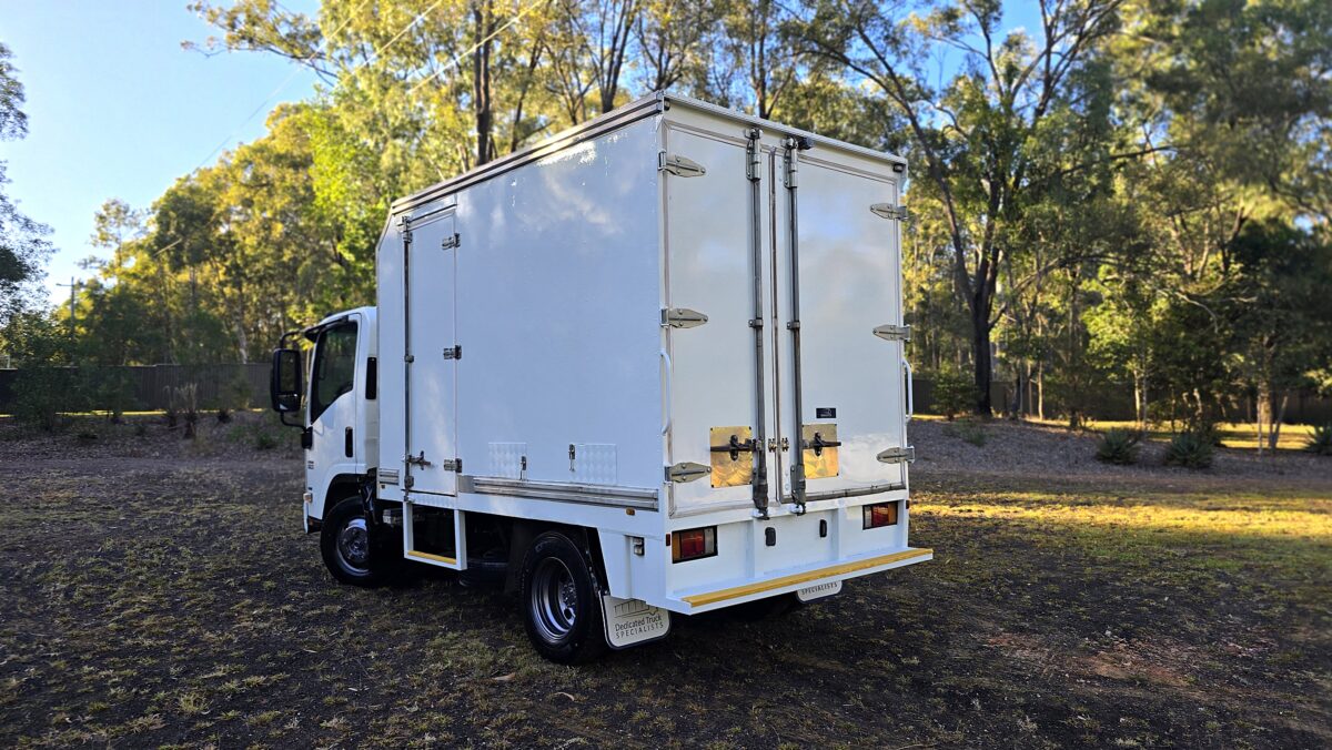 2010 Car Licence Pantech NNR200 One Major Fleet Owner from new, fully refurbished throughout ! image 3