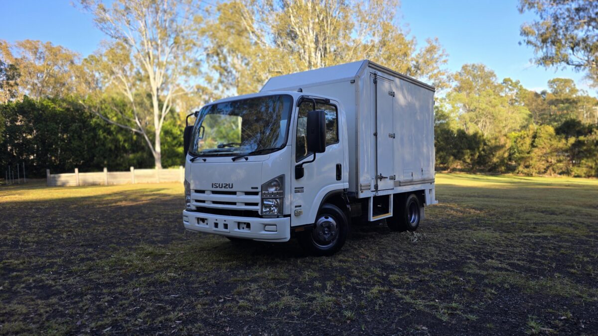 2010 Car Licence Pantech NNR200 One Major Fleet Owner from new, fully refurbished throughout ! image 2