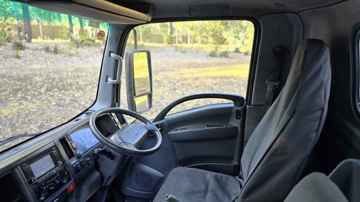 2010 Car Licence Pantech NNR200 One Major Fleet Owner from new, fully refurbished throughout ! image 14