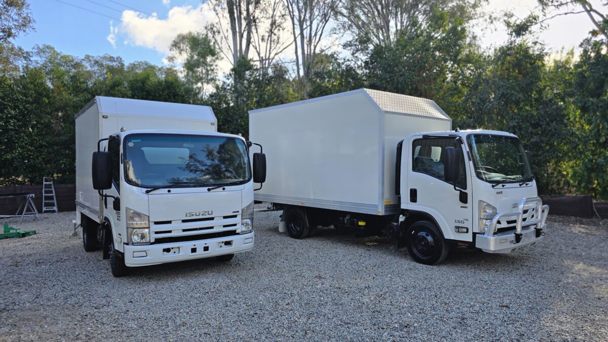 2016 Isuzu Car Licence Pan Auto image 17
